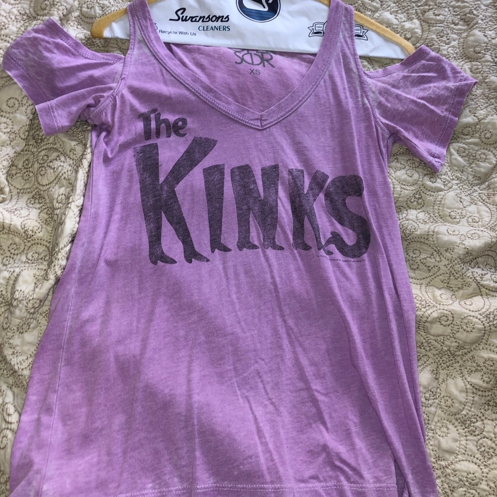 “The Kinks” Cha Sor top